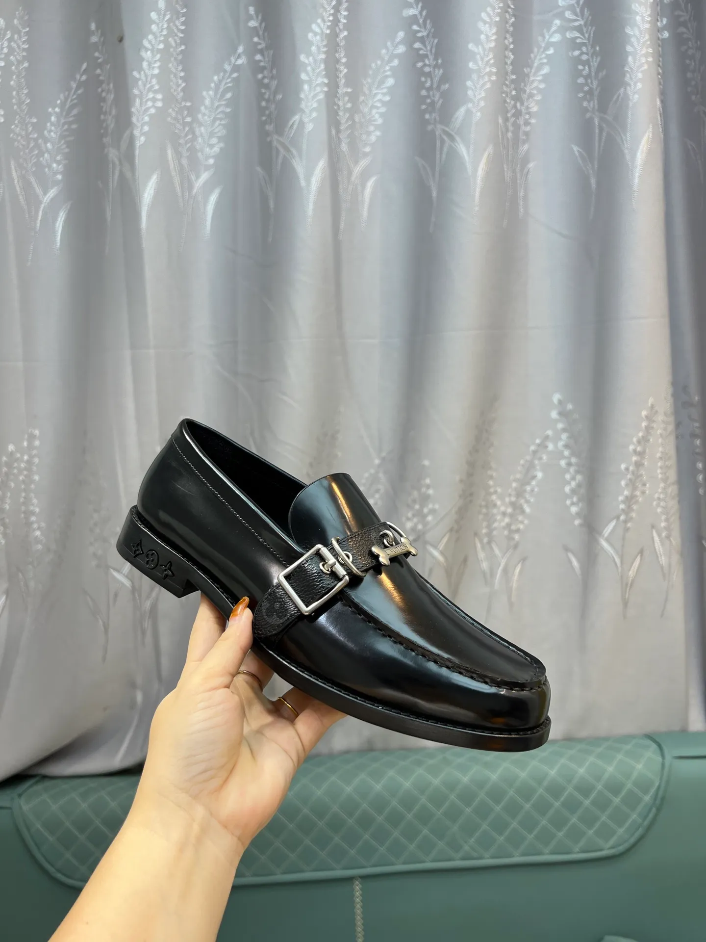 Men's shoes 💰960 LV top luxury brand, high-quality men's business formal leather shoes, imported genuine leather soles! Customized imported leather, the first layer of open-edge beaded lacquered cowhide, the texture is incomparable, the imported cowhide lining, high-end high-end shoes, don't miss it! size:39-44 (Male 38 45 46 customized)
